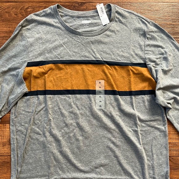 Old Navy Long sleeve  MENS XL - Picture 2 of 4